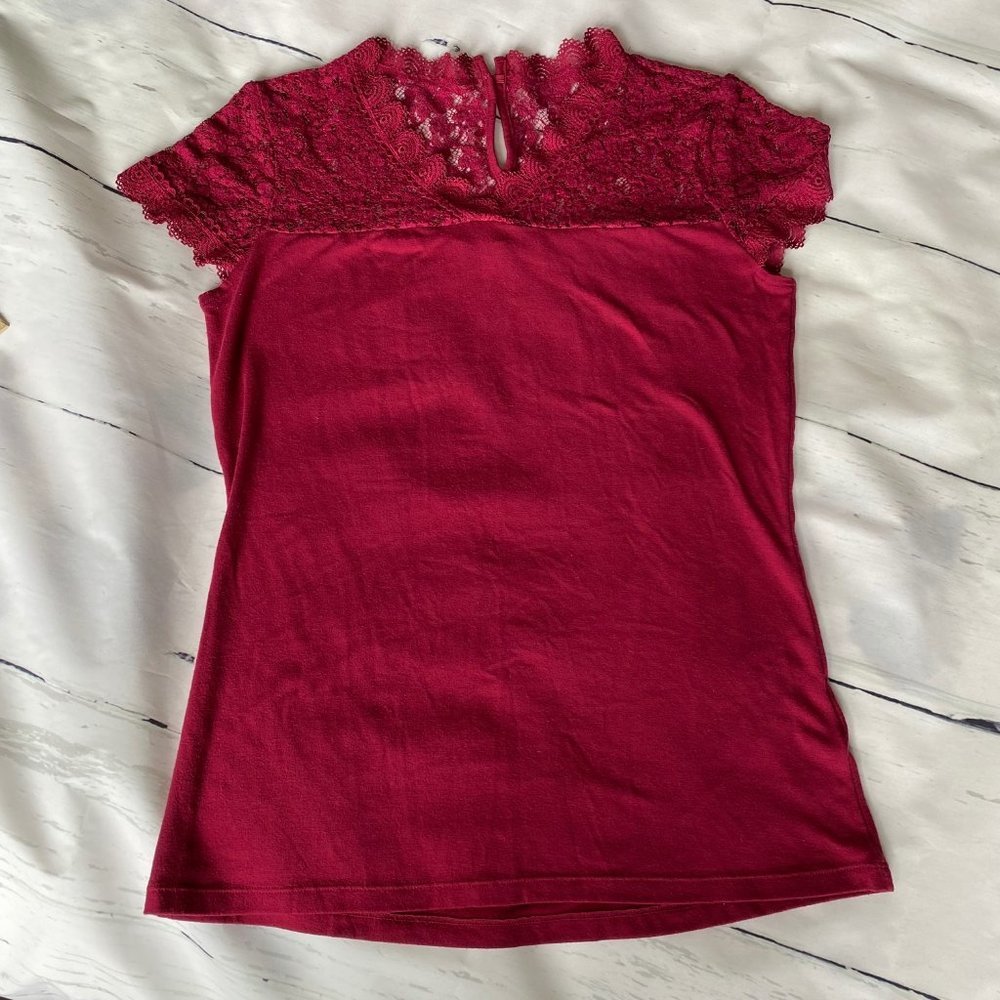 Burgundy Top V-Neck Lace Neck and S Cap Sleeves Sm